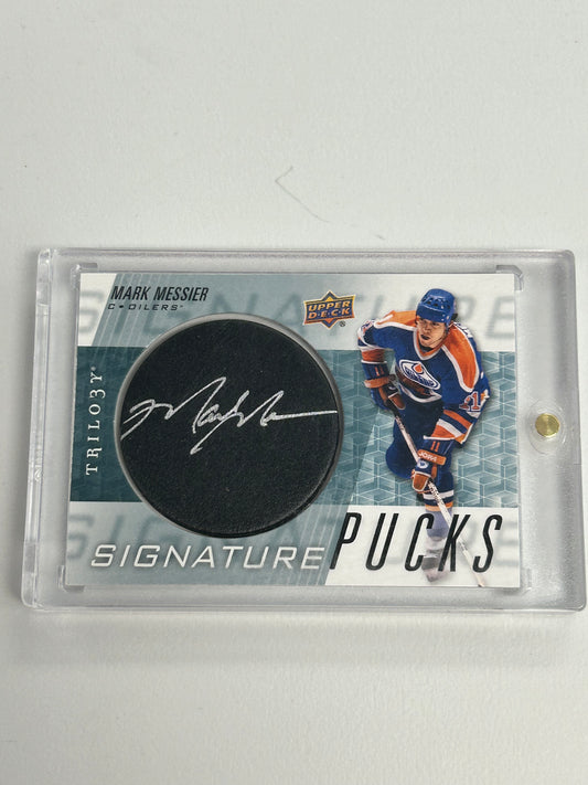 Mark Messier 2016 Upper Deck Trilogy Signature Pucks Auto